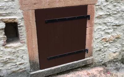 Pose et fabrication volet bois massif sur Pommier