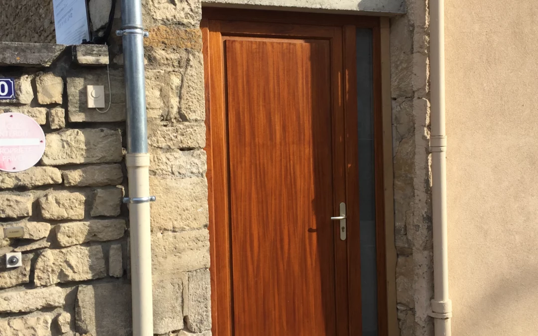 Portes d’entrée en bois avec vitre